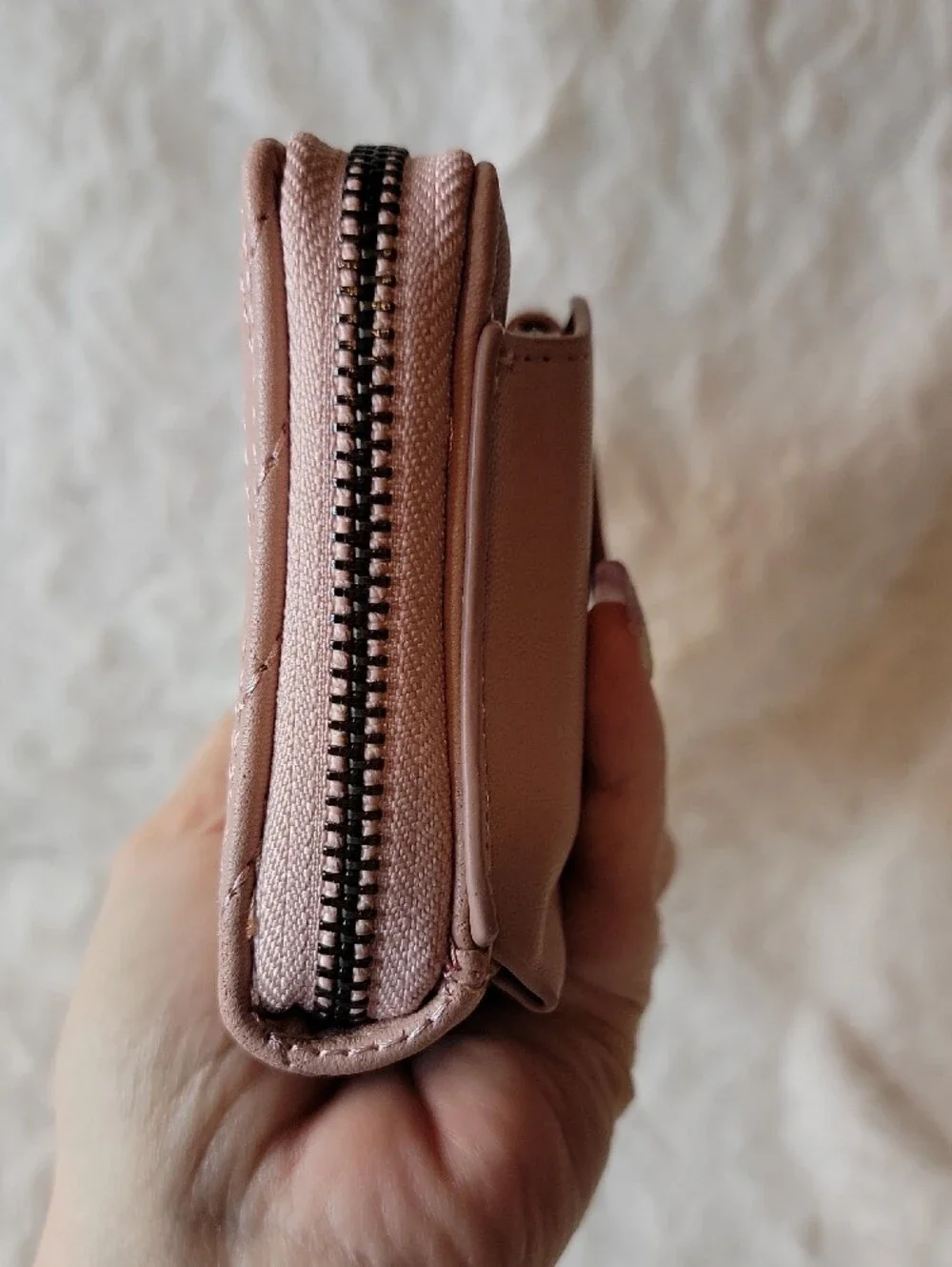 NWT Quilted Badgley Mischka Blush Wristlet w/ Separate Phone Compartment